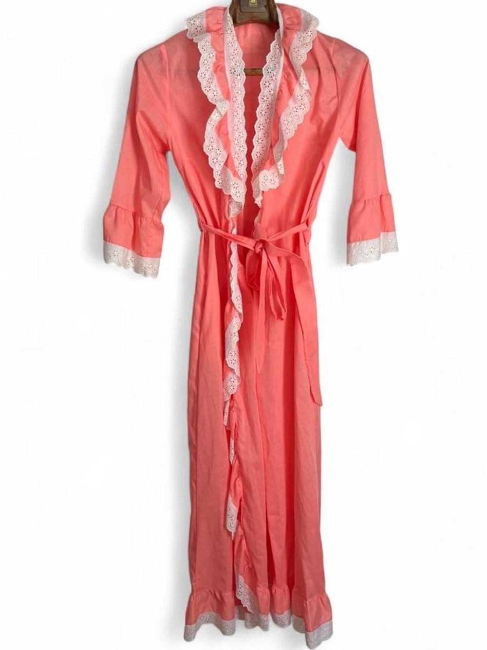 70’s Vintage David Nieper pink robe with white eyelet lace trim